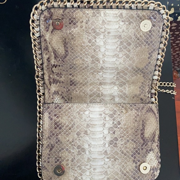 Guess mini crossbody/ shoulder chain bag - Picture 6 of 7